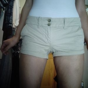 American eagle beige tan shorts